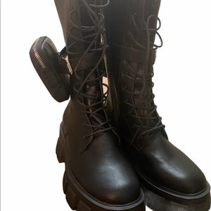 Single  pouch calf lace up hiker boot